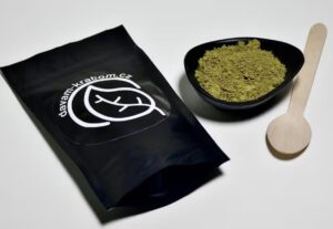 Staletí tradice, nové publikum: Jak se proměnilo užívání kratomu?
